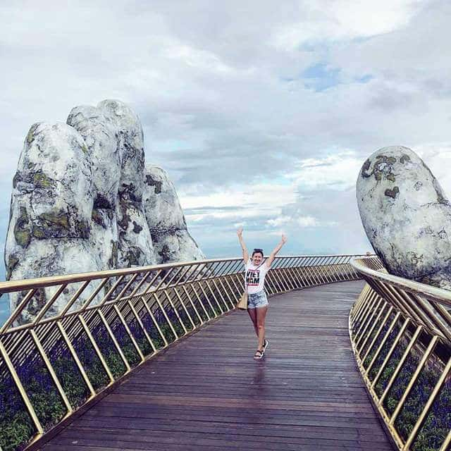 Check-in Cầu Vàng